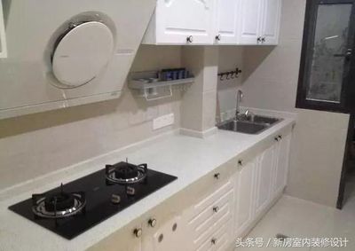 垒的灶台和整体厨房