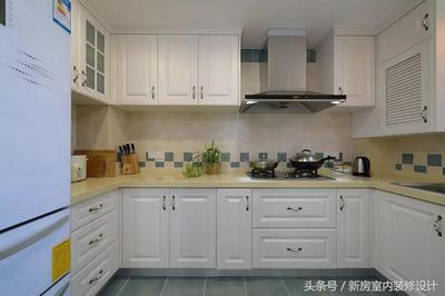垒的灶台和整体厨房